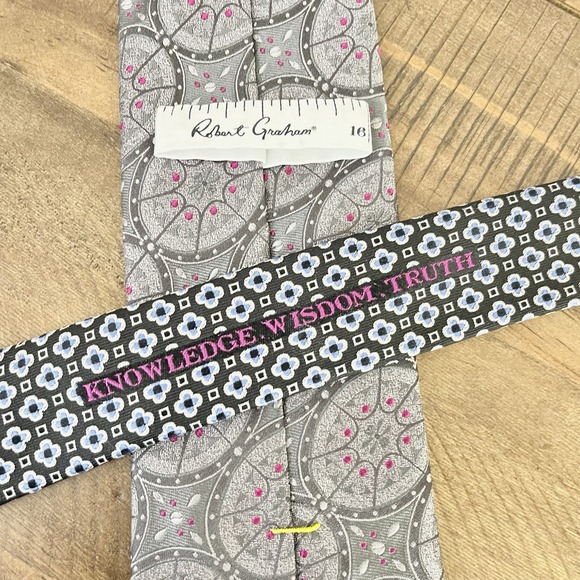 Robert Graham Other - Robert Graham Men's Silk Neck Tie Gray Silver Blue Floral Medallion $189 NWOT